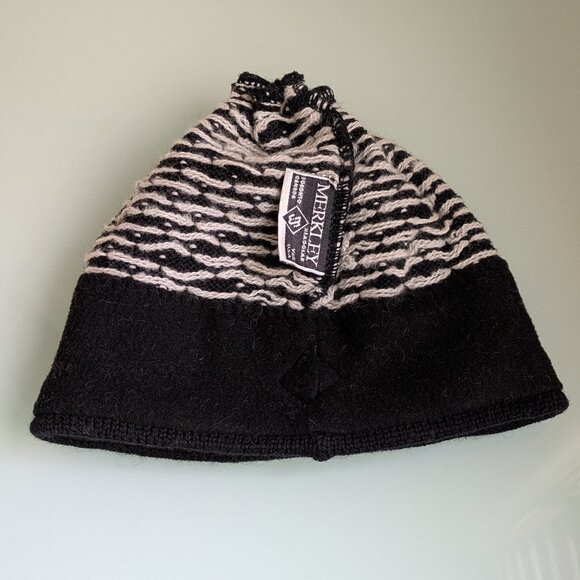 Merkley Wool Hat – Black & White with Color Circle Design - Picture 5 of 6